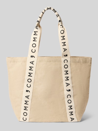 Produktfoto, Tote Bag mit Label-Prints von Comma aus Jute-Baumwoll-Mix in Beige mit schwarzen Label-Prints, offene Vorderseite, Tragegriffe, Maße 51x37x14 cm, Schulterriemen 63 cm.