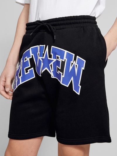 REVIEW Regular Fit Sweatshorts mit Label-Print Black 3