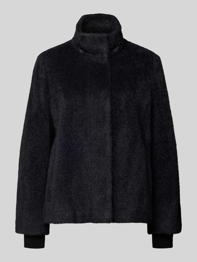 Produktfoto, Jacke mit Kunstfell von comma in zwart met elastische mouwboorden, losse pasvorm, opstaande kraag, materiaal-mix, voorkantaanzicht.
