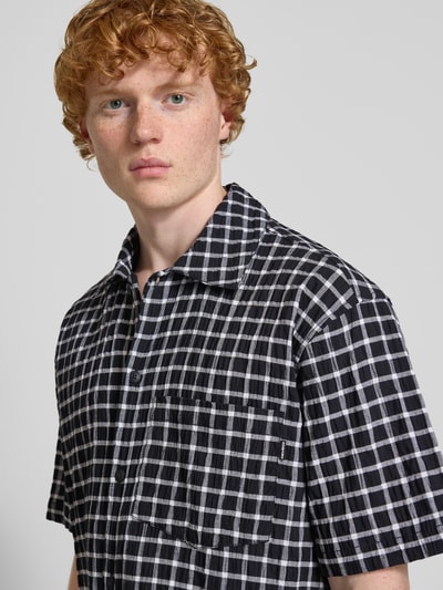 REVIEW Koszula casualowa o kroju regular fit z kieszenią na piersi Czarny 3