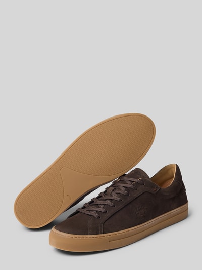 Produktfoto, Sneaker mit Label-Prägnung von La Martina in Dunkelbraun, strukturierte Sohle, Schnürverschluss, abgerundete Form, Herrenschuh, Absatzhöhe 3 cm, Schafthöhe 7 cm, Schaftweite 10 cm