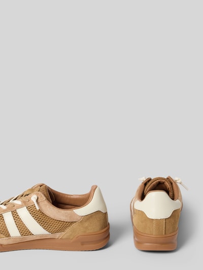 Produktfoto, Sneaker aus Leder-Textil-Mix Modell 'Verdict' von Steve Madden in Beige und Weiß mit abgerundeter Spitze, Gummisohle, 3 cm Absatz, 7 cm Schafthöhe, 8 cm Schaftweite, Damen Sneaker