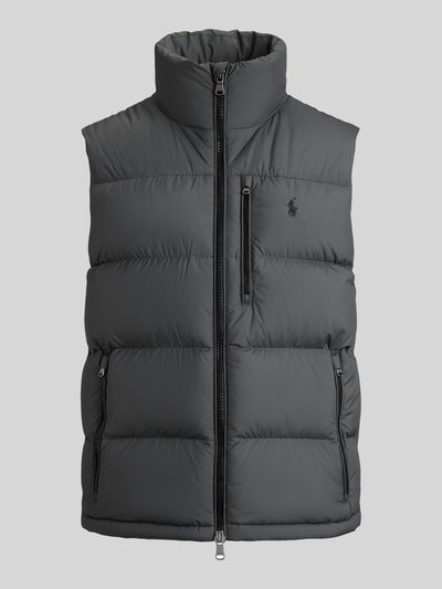 Produktfoto, dunkelgraue Regular Fit Weste mit Logo-Stitching von Polo Ralph Lauren, glatte Oberfläche vor hellem Hintergrund, Herren Weste