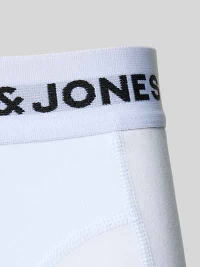 Produktfoto, Trunks mit elastischem Bund im 3er-Pack von JACK & JONES, weiße Farbe, sichtbare Label-Details, weiche Oberfläche, körpernahe Passform