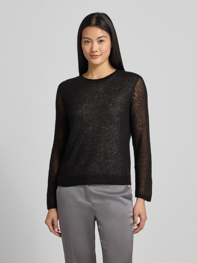Vrouwenmodel draagt Gebreide pullover met ronde hals van Luisa Cerano, materiaalmix met alpaca, regular fit, pailletten, ruglengte 56 cm, mouwlengte 58 cm, zwarte kleur, zachte textuur, glanzende details, voorkant, bovenlichaam close-up.