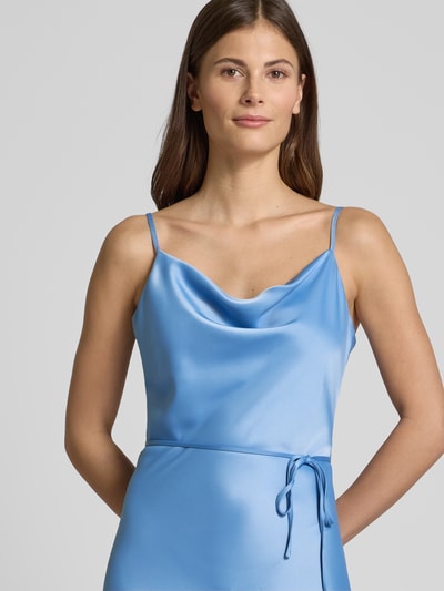 YAS Cocktailkleid mit Bindegürtel Modell 'Thea' Hellblau 3