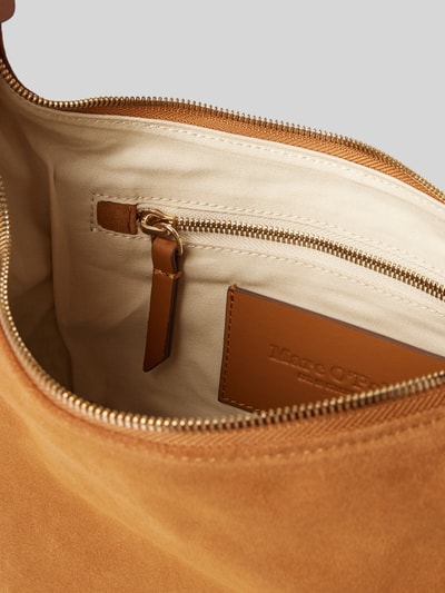 Marc O'Polo Crossbody Bag aus weichem Velours-Rindleder mit golden glänzenden Details Camel 5