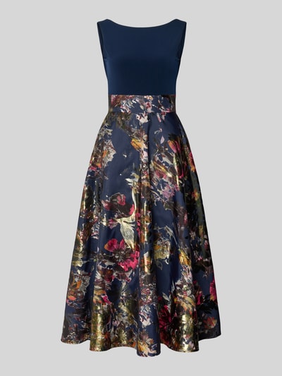 Produktfoto, Abendkleid mit U-Boot-Ausschnitt von Christian Berg Cocktail aus Material-Mix mit Stretch-Anteil, taillierter Schnitt, blickdichter Unterrock, Nahtreißverschluss, Rückenlänge bei Größe 36: 123 cm, Brustweite 41 cm, florale Farben, glänzende Textur.