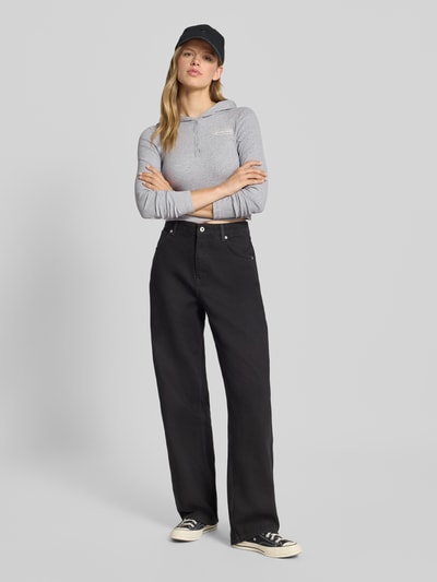 Guess Jeans Bluzka o kroju slim fit z długim rękawem, kapturem i wyhaftowanym logo Jasnoszary melanż 1