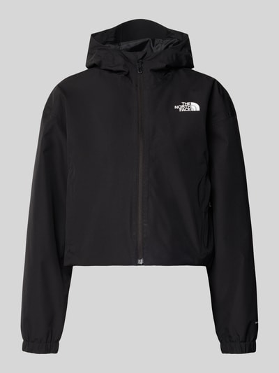 Produktfoto, Cropped Jacke mit Logo und Reißverschluss von The North Face, czarna, logo, kaptur, zamek, długość tyłu w rozmiarze S: 58 cm, szerokość ramion w rozmiarze S: 54 cm, szerokość klatki piersiowej w rozmiarze S: 50 cm, długość rękawa w rozmiarze S: 56 cm, gładka faktura
