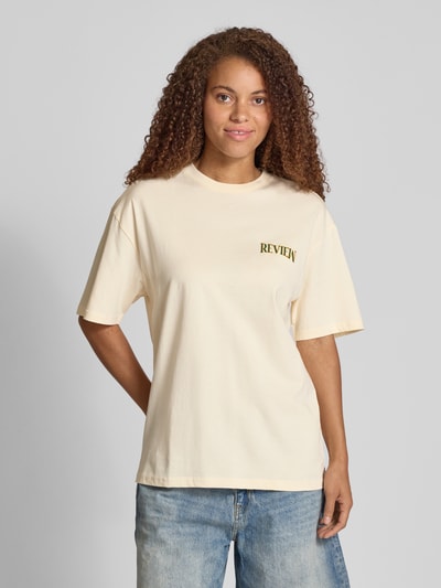 Review T-shirt o kroju oversized z nadrukiem z logo Złamany biały 4