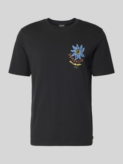 Produktfoto, T-Shirt mit Label-Prints und Rundhalsausschnitt von Scotch & Soda für Herren aus reiner Baumwolle im Regular-Fit, schwarze Farbe, leichte Struktur, Rückenlänge bei Größe M 67 cm.