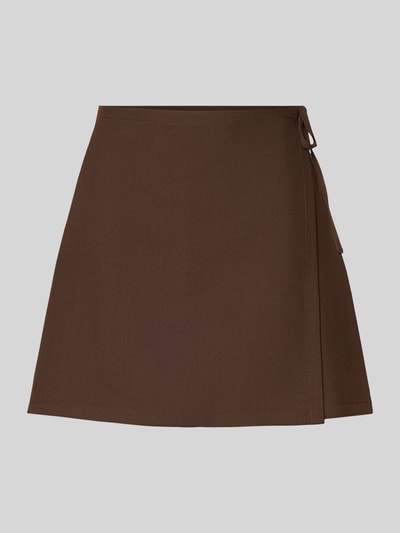 Produktfoto, dunkelbrauner körpernaher Mini-Rock in Wickel-Optik Modell 'BOSELLA' von PIECES, glatte Oberfläche, Damen Mini-Rock