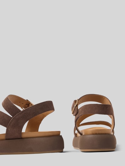 Produktfoto, Sandalette aus Leder van INUOVO, gecoat leer, afgeronde punt, doornsluiting, gladde zool, hakhoogte maat 40: 3 cm.