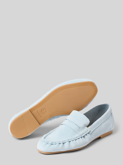 Produktfoto, Loafer aus echtem Leder von Tamaris in hellblau mit abgerundeter Spitze, flachem Absatz, strukturierten Nubuk-Oberflächen und Logo-Prägung.