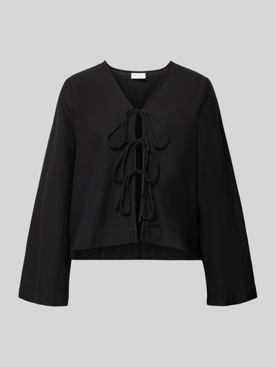 Produktfoto, Blusenshirt aus Viskose-Mix mit Schnürung von Vila in Schwarz, Regular-Fit, V-Ausschnitt, Leinen-Viskose-Anteil, Modell PRISILLA