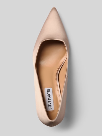 Produktfoto, Pumps mit Pfennigabsatz Modell 'Vivion' von Steve Madden, beigefarbener Satin, spitz zulaufend, glatte Struktur, Damen Pumps