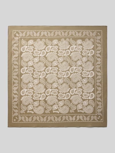 Produktfoto, Halstuch aus Baumwolle im Allover-Look von MADS NØRGAARD in quadratischer Form, beiges Tuch mit weißem Muster und Label-Detail