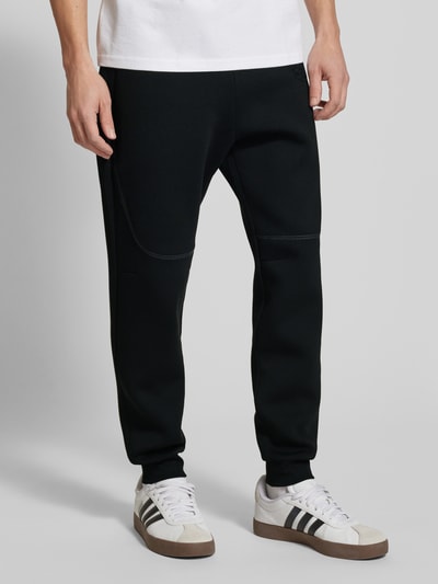 REVIEW Tapered Fit Sweatpants mit Label-Print Black 4