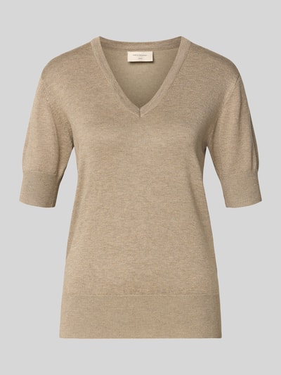Produktfoto, Strickshirt mit V-Ausschnitt Modell 'Katie' von FREE/QUENT, beżowy, krój regular fit, mieszanka wiskozy z dodatkiem stretchu, długość tyłu w rozmiarze S: 59 cm, długość rękawa w rozmiarze S: 26 cm, gładka tekstura