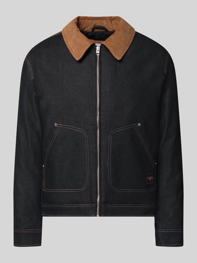 Produktfoto, Jacke in Denim-Optik mit Eingrifftaschen von MCNEAL, dunkler Baumwoll-Mix, brauner Umlegekragen, sichtbarer Reißverschluss