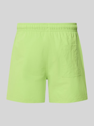 Productfoto, Straight Fit zwembroek met logodetail model 'Maui' van Jack & Jones, heren zwembroek met elastische band en tunnelkoord, effen lichtgroen, gladde textuur