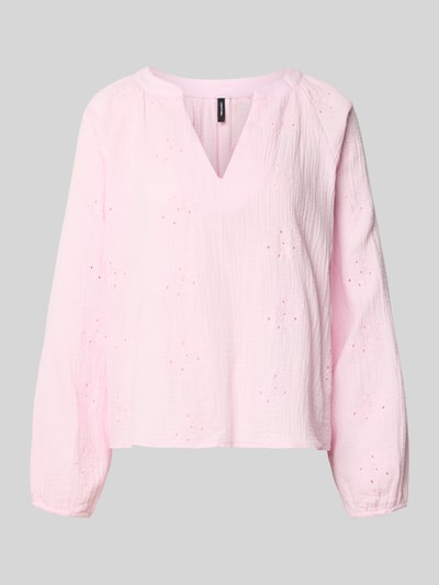 Produktfoto, Relaxed Fit Langarmbluse aus reiner Baumwolle Modell 'NATALI' von Vero Moda, efekt: jednolity kolor, dekolt w serek, haft angielski, bufiaste rękawy, elastyczne zakończenie rękawów, wykończenie materiału: seersucker, bawełna