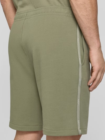 Lacoste Regular Fit Sweatshorts aus reiner Baumwolle  Oliv 3