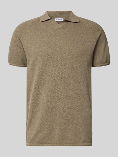 Produktfoto, Regular Fit Poloshirt mit Strukturmuster Modell 'HILL' von Jack & Jones aus reiner Bio-Baumwolle, V-Ausschnitt, khaki, leichte Textur