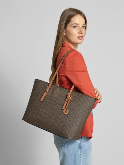 MICHAEL Michael Kors Handtasche mit Label-Anhänger Modell 'QUINN' Mittelbraun 1