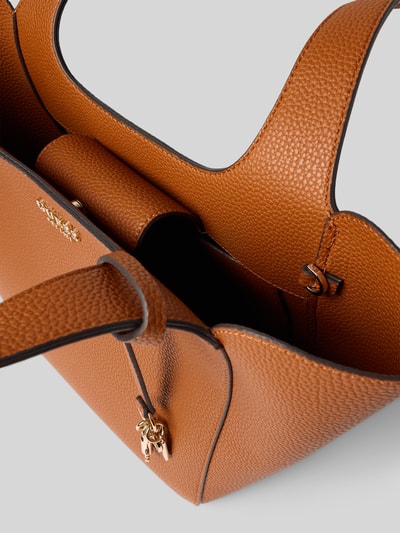 Guess Tote Bag in Leder-Optik mit Logo-Applikation Modell 'Calista' Cognac 5