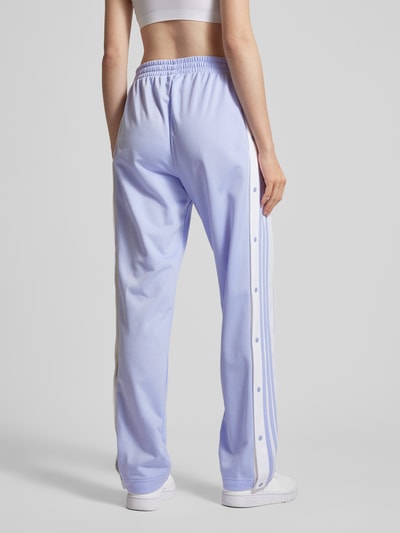 adidas Originals Spodnie dresowe o kroju regular fit z lampasami model ‘ADIBREAK’ Purpurowy 5