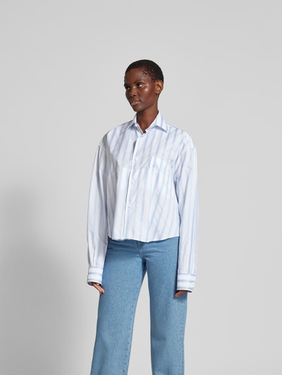 VETEMENTS Cropped Bluse mit Brusttasche Hellblau 4