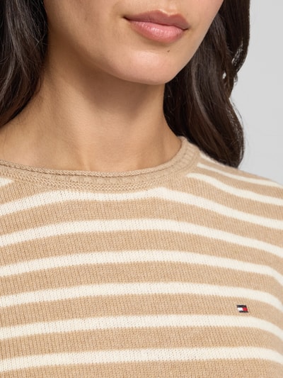 Tommy Hilfiger Sweter z dzianiny o kroju slim fit z czystej wełny Camel 3