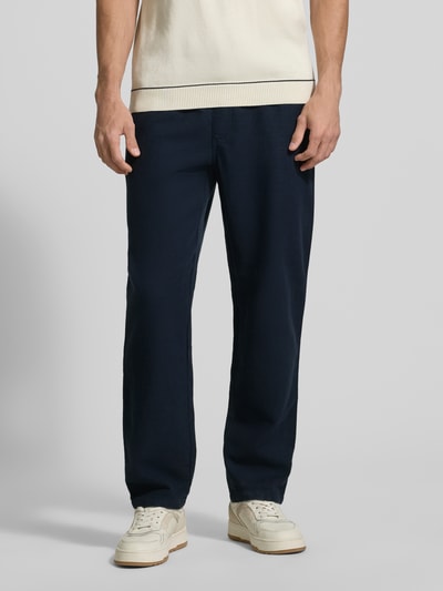 Männermodel trägt Hose mit elastischem Bund und Tunnelzug von JAKE*S STUDIO MEN, Reine Baumwolle, Relaxed-Fit, Ganzkörperansicht von vorne.