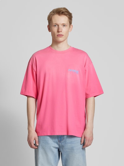 REVIEW T-shirt z nadrukiem z logo Mocnoróżowy 4