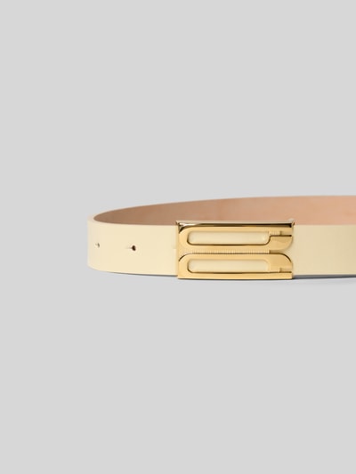 Produktfoto, Gürtel mit Logo-Detail von Victoria Beckham in Beige mit Strukturmuster, schmaler Passform und goldener Pinschließe, glänzendes Design, 2 cm breit