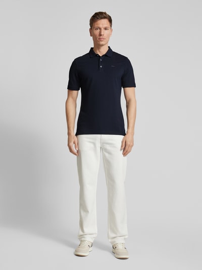 Brax Regular Fit Poloshirt mit Label-Print Modell 'Pete' Marine 1