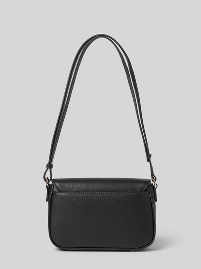 Produktfoto, Handtasche in Leder-Optik Modell 'Isola' von Guess in Schwarz mit verstellbarem Schulterriemen, Magnetverschluss, Logo-Detail, Hauptfach mit Überschlag, Maße: 23 cm Breite, 16 cm Länge, 6 cm Tiefe, Schulterriemen 73 cm.