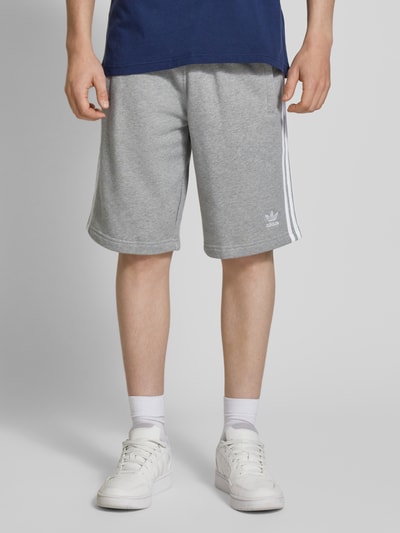 adidas Originals Regular Fit Sweatshorts mit Label-Stitching Hellgrau 4