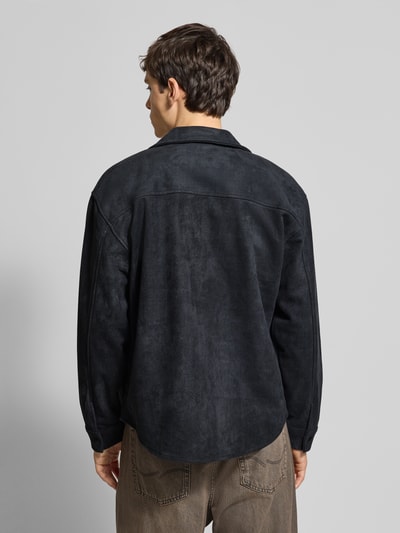 Only & Sons Kurtka o kroju regular fit z imitacji skóry welurowej z kieszeniami z patką na piersi model ‘RAVI’ Czarny 5