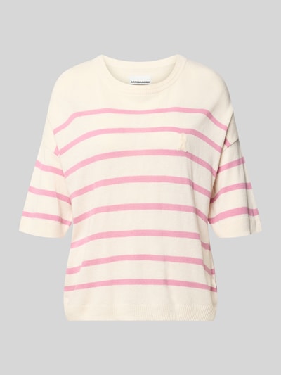 Produktfoto, kremowo-białe i różowe poziome paski, miękka tekstura, Regular Fit Strickshirt aus Leinen-Baumwoll-Mix von Armedangels, Damen Strickshirt