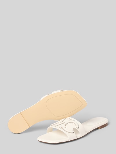 Produktfoto, Sandalen mit Logo-Detail von Marc Cain Bags & Shoes, cremefarben, glatte Sohle, Gerade Passform, offene Ferse, Absatzhöhe 1 cm, Schaftweite 6 cm