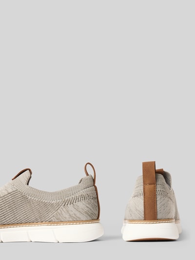 Produktfoto, Sneaker mit Logo-Detail Modell 'Pasadena' von bugatti, beżowy kolor, zaokrąglony kształt, lekko profilowana podeszwa, wysokość obcasa w rozmiarze 44: 3 cm, wysokość cholewki w rozmiarze 44: 8 cm, szerokość w rozmiarze 44: 10 cm, struktura dzianiny i gładkiej gumy
