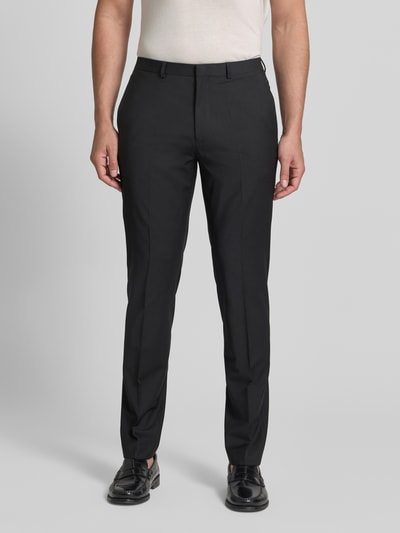 Männermodel trägt Super Slim Fit Anzug aus Woll-Mix Modell 'ARTI/HESTEN' von HUGO, unifarben schwarz, Nahaufnahme Unterkörper, Vorderansicht