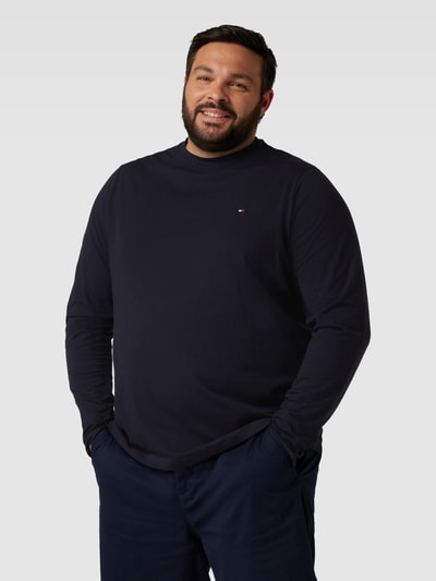 Tommy Hilfiger Big & Tall Bluzka PLUS SIZE o kroju slim fit z długim rękawem i detalem z logo Granatowy 4