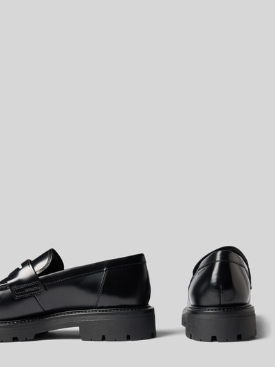 Produktfoto, schwarzer Loafer aus echtem Rindsleder Modell 'CAMERON' von Vagabond, glatte Oberfläche, robuste Sohle, Herren Loafer.