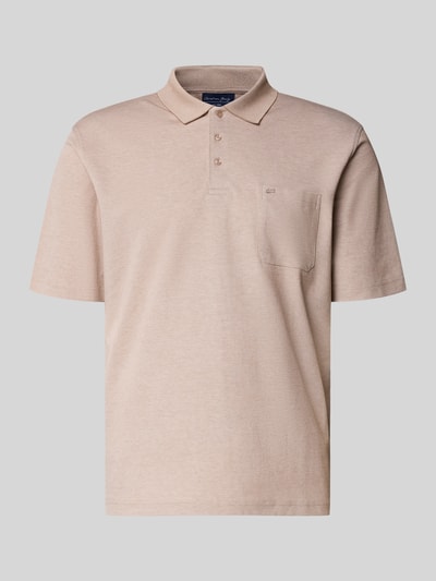 Produktfoto, Regular Fit Poloshirt mit Brusttasche von Christian Berg Men, mieszanka bawełny, kołnierzyk polo, listwa guzikowa, długość tyłu w rozmiarze M: 68 cm, beżowy kolor, prosta forma, gładka faktura