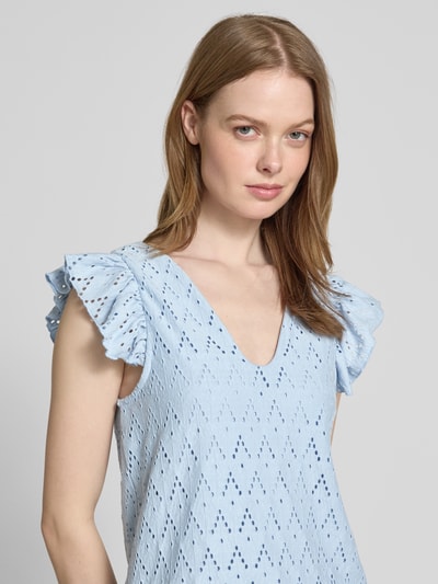 Vila Top bluzkowy z haftem angielskim model ‘AMALINA’ Jasnoniebieski 3