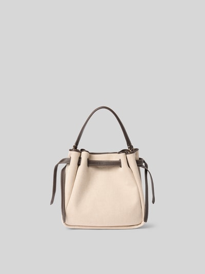 Produktfoto, Bucket-Bag mit Logo-Detail Modell 'Romy' von Tory Burch aus beigefarbenem Material, Strukturmuster, abnehmbarer Schulterriemen, Hauptfach mit Reißverschluss, Maße ca. 25 x 23 x 10 cm